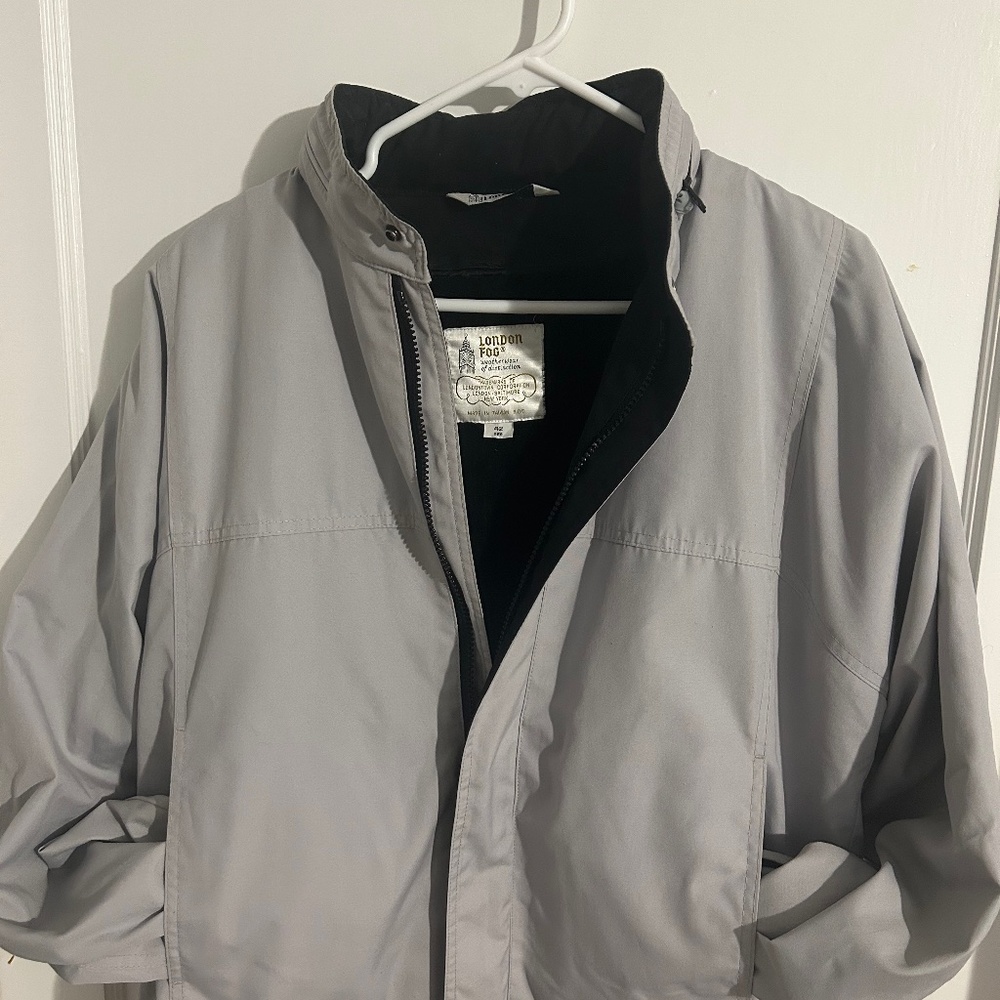 London Fog Lined Jacked with hidden hood 🖤